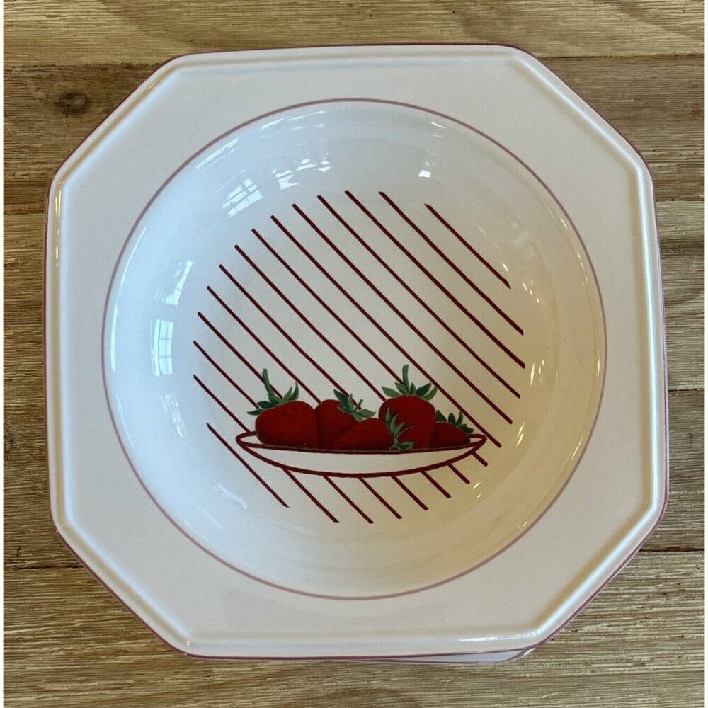 Mikasa Fresh Fruit Strawberries Set Of 6 Soup Bowls 8.5" Vintage Made in Japan